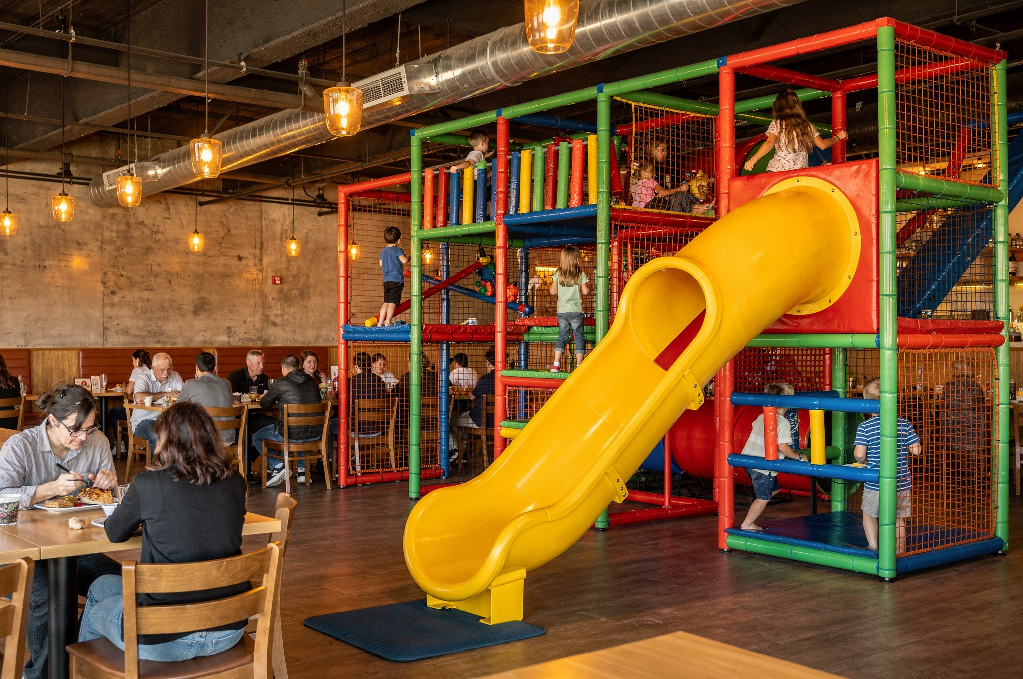 family dining with entertainment v2 White Rock BC Family Dining Kids Adore family dining with entertainment