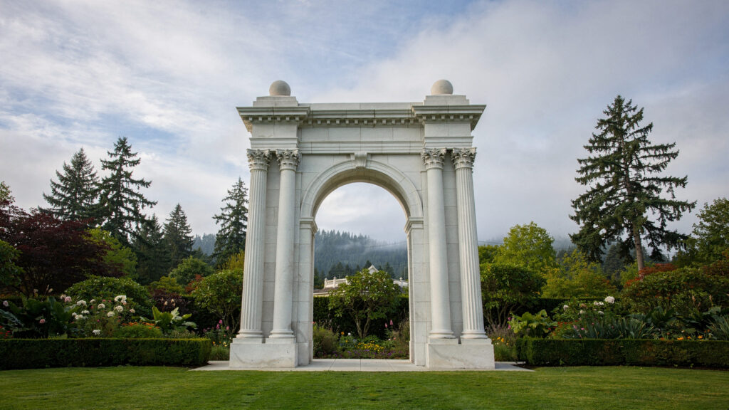 Peace Arch Provincial Park: A Local's Guide to the BC Border Landmark