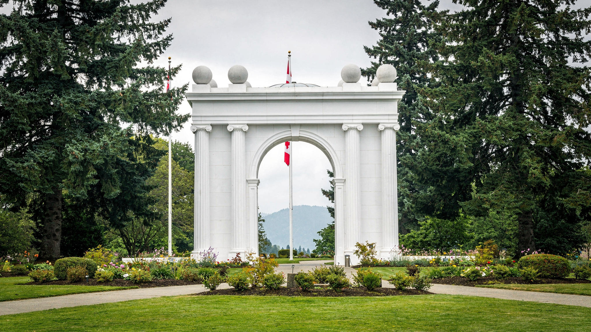 peacearch hero v2 Peace Arch Provincial Park: A Local's Guide to the BC Border Landmark Peace Arch Provincial Park: A Local's Guide to the BC Border Landmark